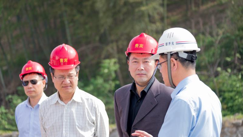國土資源部地質(zhì)環(huán)境司熊自力副司長(zhǎng)來礦調(diào)研